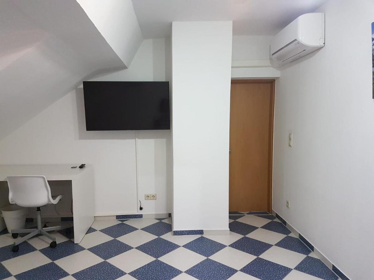 Ruhige Ferienwohnung Karlsruhe: Ideal für Monteure und Geschäftsreisende Exterior photo